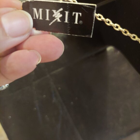 MIX IT Silver Hammered Necklace NWT - Picture 2 of 3